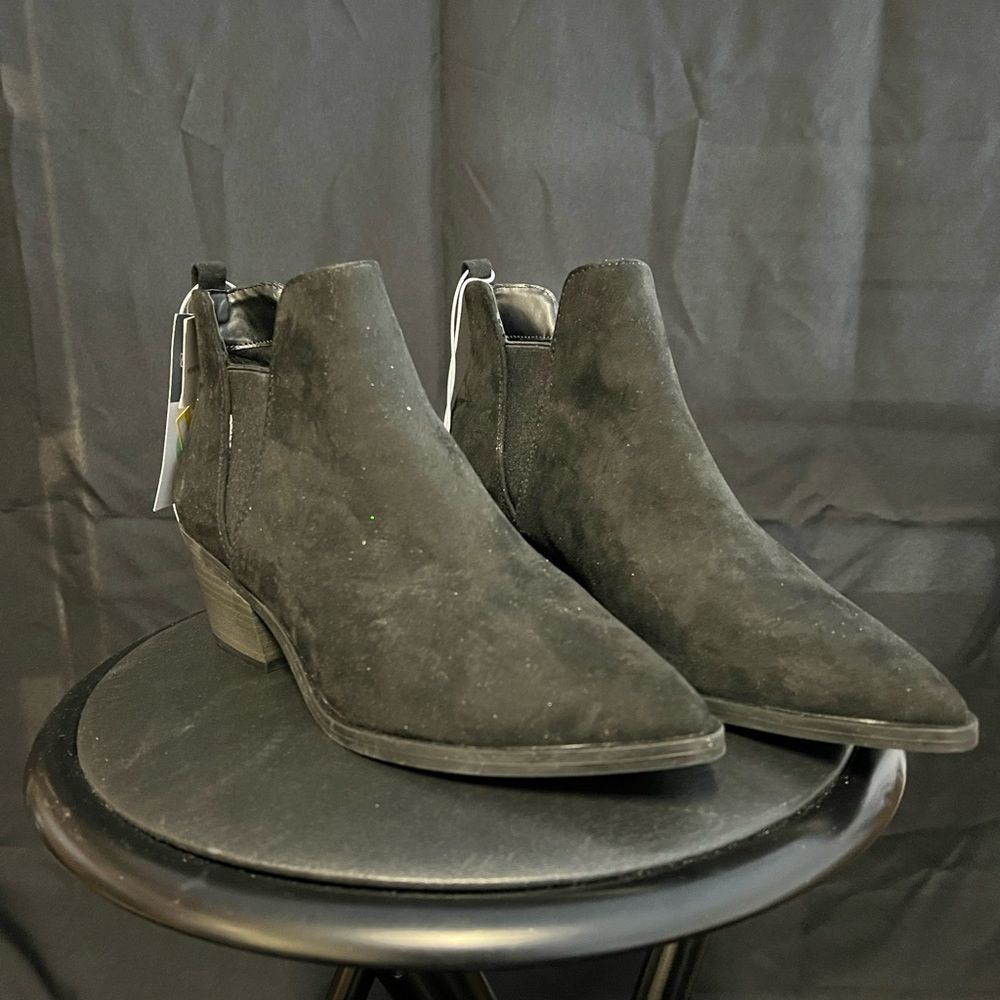 Black Chelsea boots